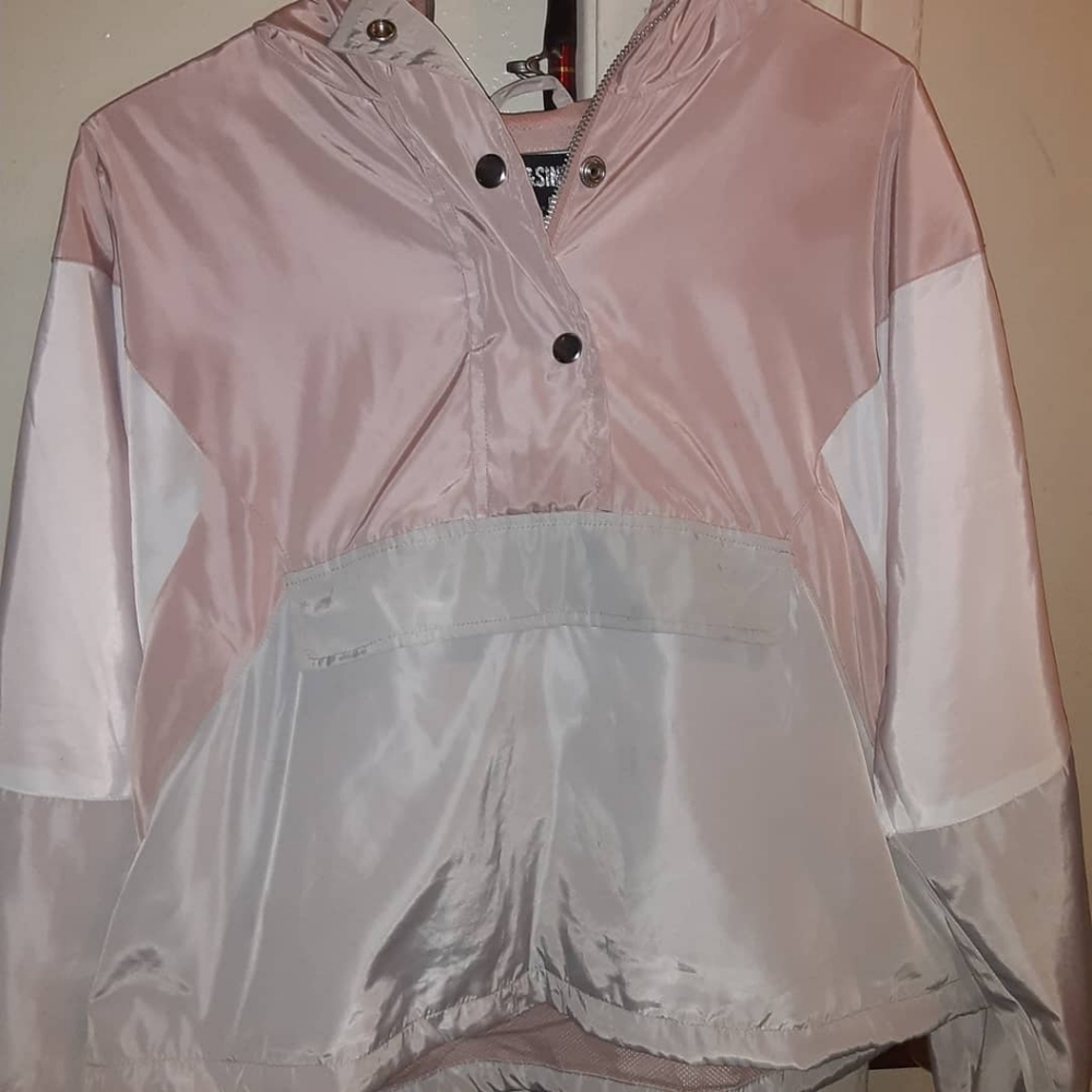 Pink/white/grey Wind-runner